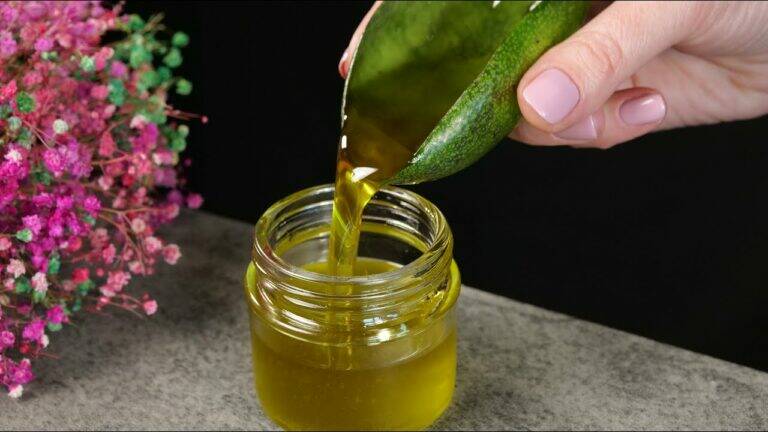 This simple oil transforms your skin in minutes… discover the secret to timeless beauty!