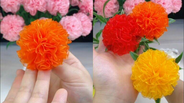 This simple technique transforms fabric scraps into stunning soft roses… discover how!