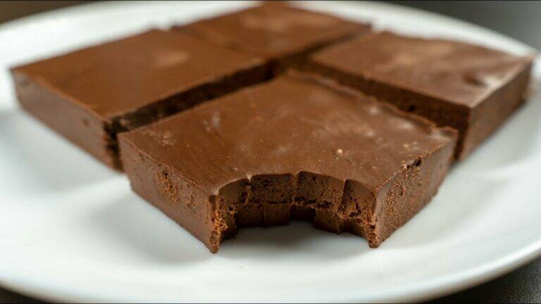 This simple dessert transforms bananas and dark chocolate into your daily indulgence…