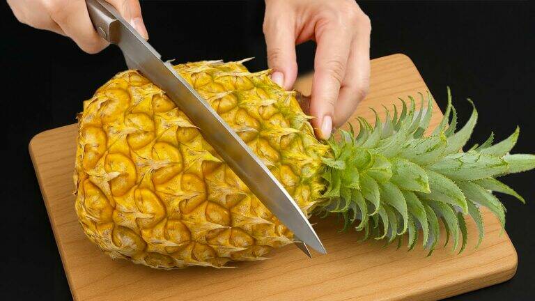 This simple gesture transforms pineapple cutting into a quick and clean process…