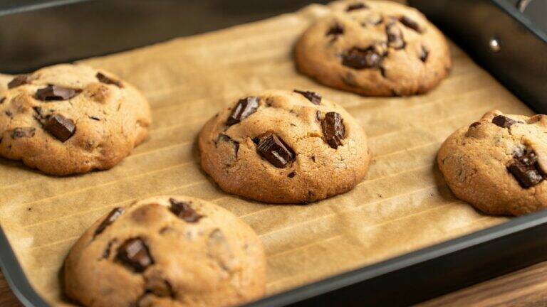 This simple method transforms ordinary cookies into the softest, chocolatey delights…