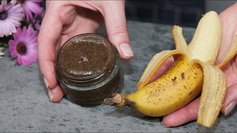 This simple banana peel remedy transforms your skin… restore youth and glow today!