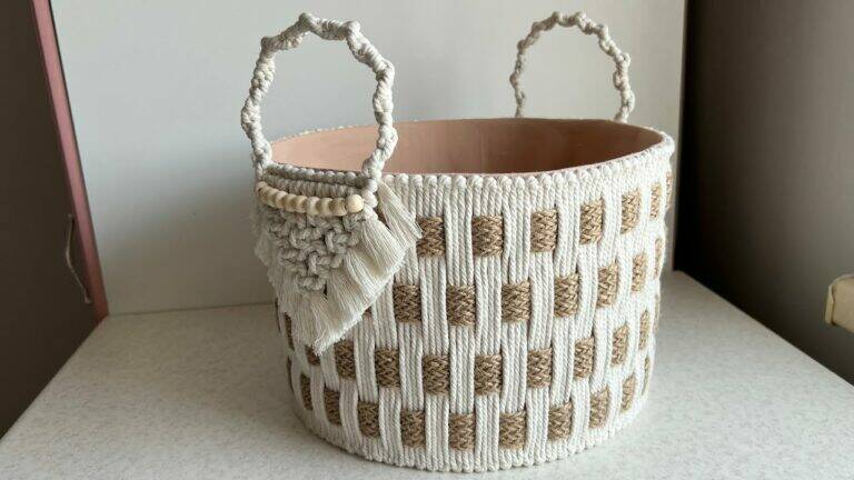 This forgotten trick transforms plastic buckets into stunning home decor…