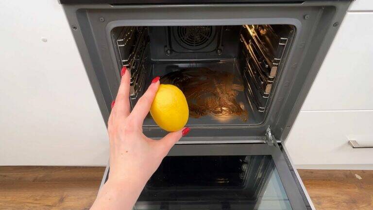 This simple trick will have your oven shining like new with just one lemon…