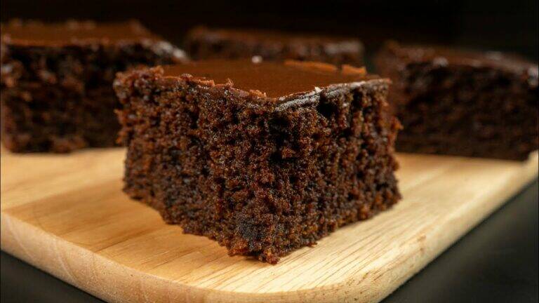 This forgotten recipe transforms basic ingredients into a moist cake in just minutes…