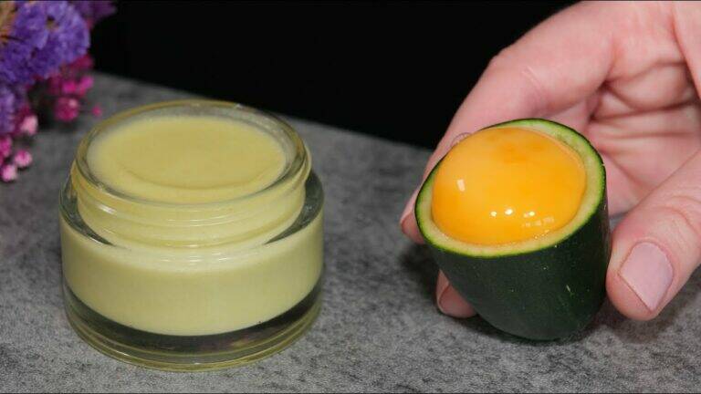 This simple egg mask transforms your skin… youthful glow is just a blend away!