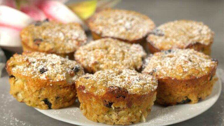 This simple recipe transforms oats and banana into a delicious dessert…