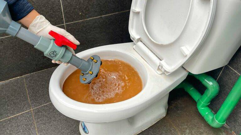 This simple trick transforms PVC scraps into a powerful toilet unclogger…