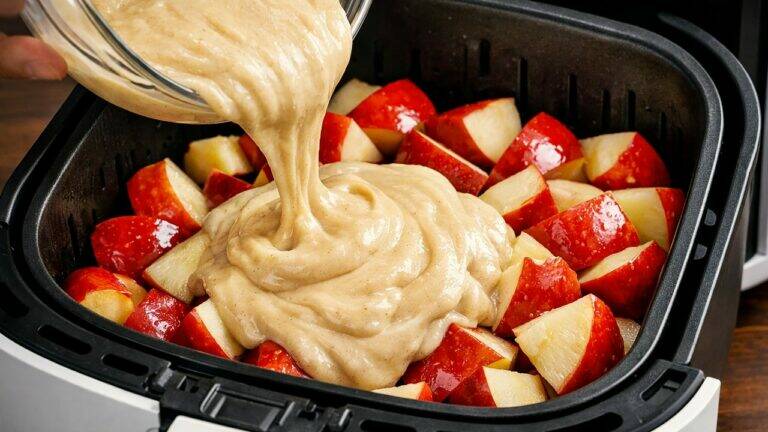 This simple technique turns ordinary apples into a mouthwatering dessert in minutes…