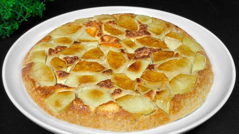 This simple morning routine transforms oats and apples into a guilt-free dessert…