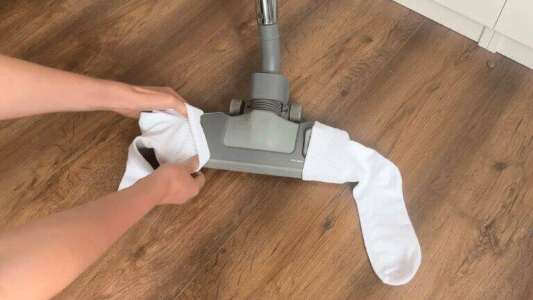 This simple trick turns your vacuum into a powerful cleaner… discover how!