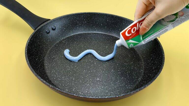 This forgotten trick transforms dull surfaces using just toothpaste…