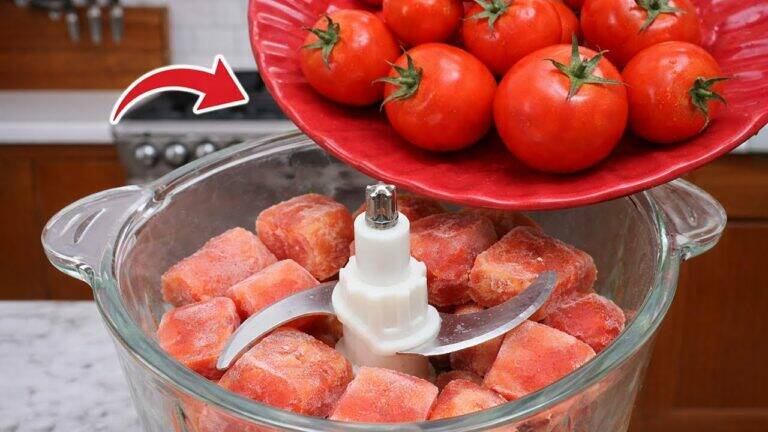 This simple trick keeps tomatoes fresh all year long… you’ll love the results!