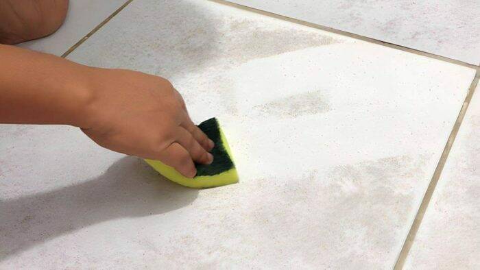 Solo Necesitas Estos 2 Ingredientes para Eliminar la Suciedad Más Difícil del Suelo