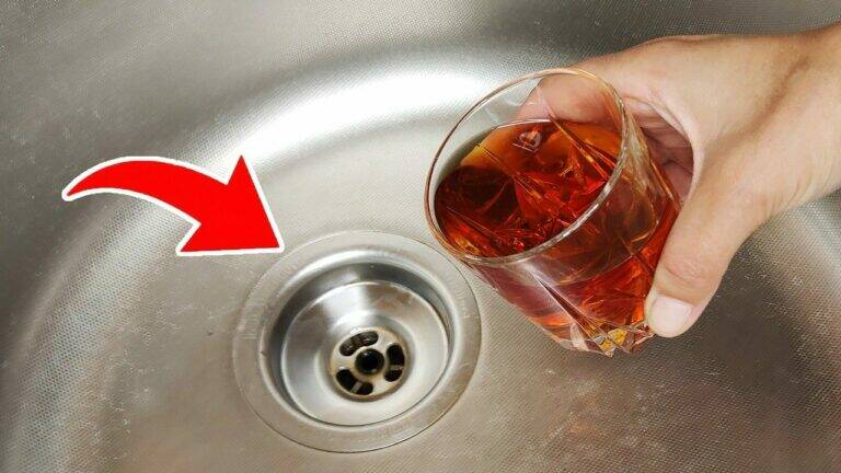 Just Pour This In! Your Sink Will Never Be Clogged or Smell Bad Again.