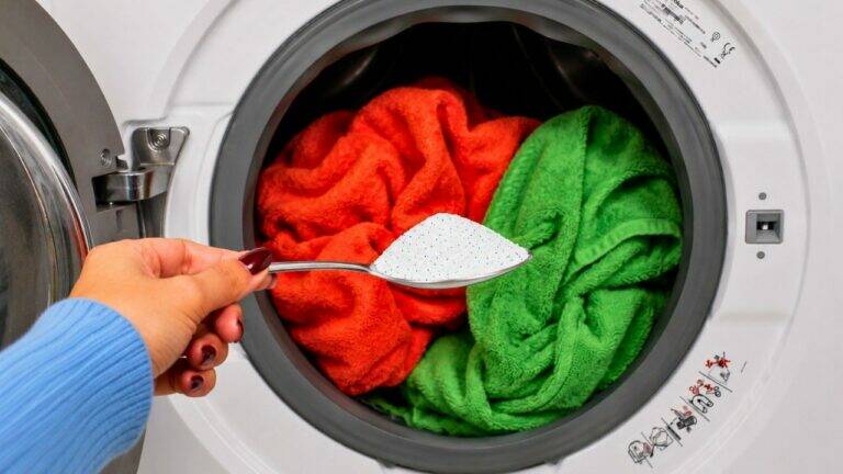 Arrêtez de mal laver vos serviettes ! L’astuce simple pour une douceur digne d’un hôtel de luxe.