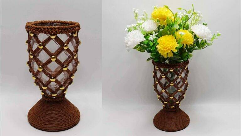 This simple idea transforms plastic bottles into stunning flower vases…