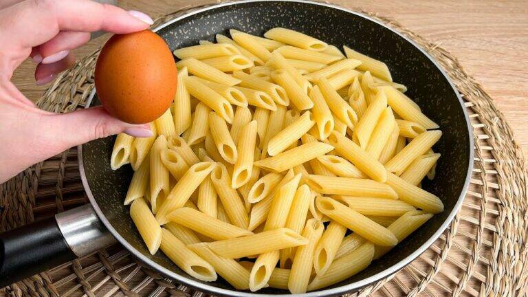 This simple trick transforms bland pasta into a creamy delight in minutes…