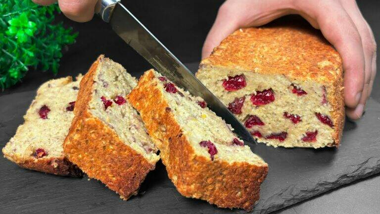 This simple recipe transforms oats and apples into a delicious cake in just minutes…