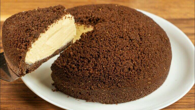 This simple no-bake cake transforms basic ingredients into a delicious crowd-pleaser…