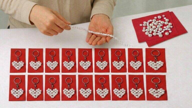 An old trick turns simple supplies into heartwarming gifts in just minutes…