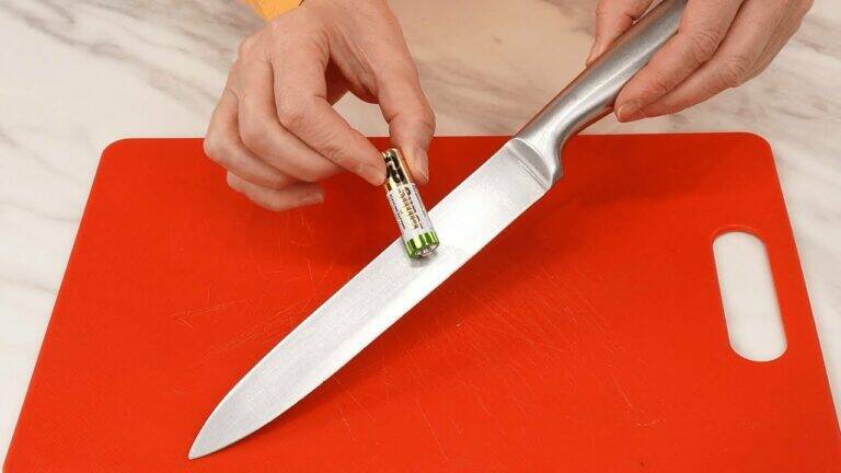 This simple trick turns a dull knife into a kitchen powerhouse…