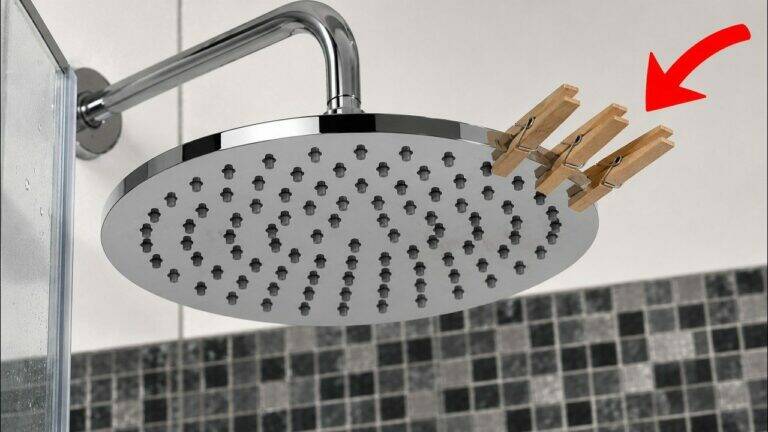 Une pince en bois dans la douche : une astuce simple qui change l’ambiance immédiatement