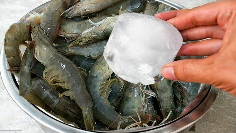 This simple technique transforms shrimp peeling into a quick and effortless task…
