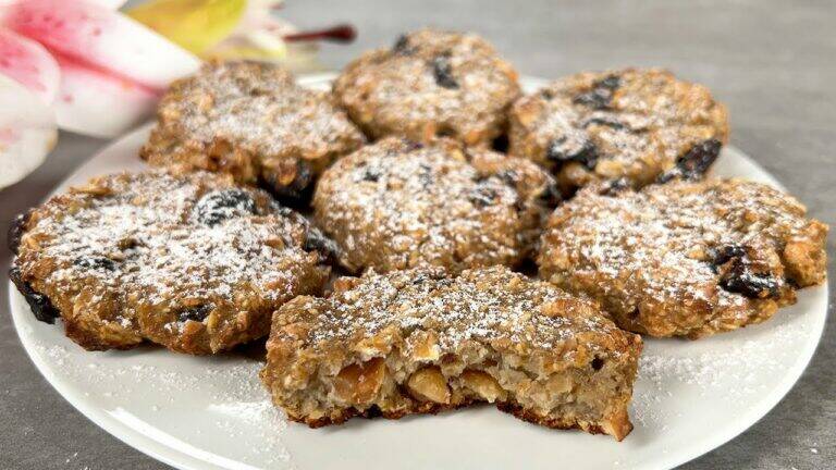 This simple dessert transforms oats and bananas into a delicious treat in under a minute…