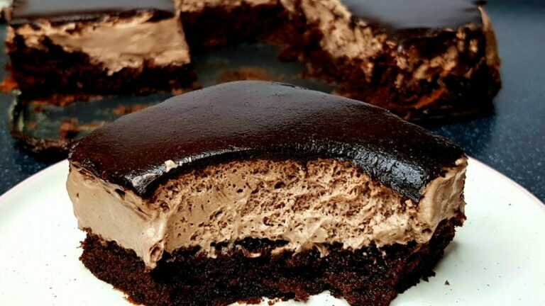 🍫 Słynny turecki tort czekoladowy – miękki biszkopt, krem kakaowy i błyszcząca polewa