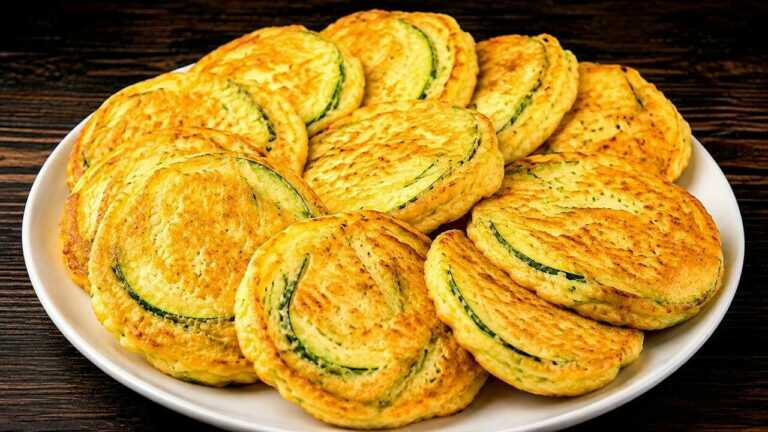 🥒 Fluffy Kefir Zucchini Pancakes with a Warm Vegetable Side