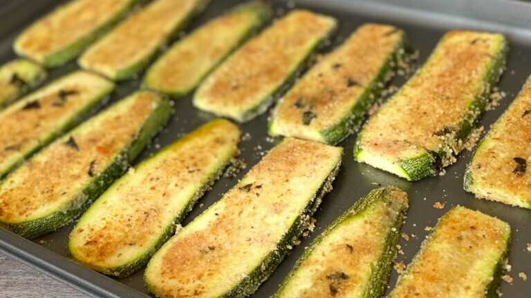 🥒 Pieczone łódeczki z cukinii w parmezanie i bułce tartej