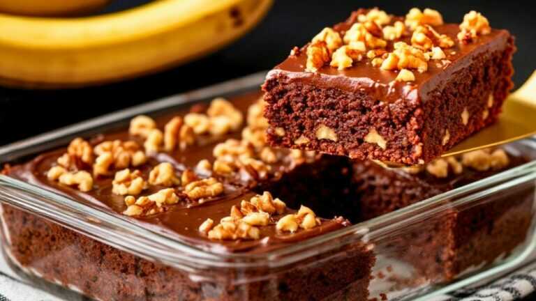 🍫 Zdrowszy brownie bez mąki i cukru: banan, owies, kakao, jabłko i orzechy