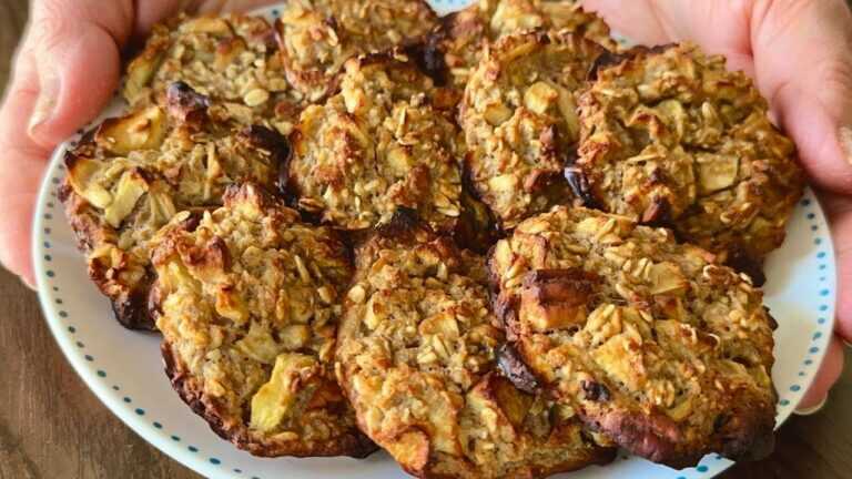 🍎 Niemieckie ciasto owsiane z 2 jabłkami i orzechami – proste i aromatyczne