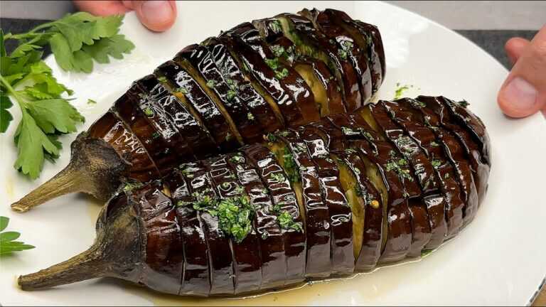 Potrei mangiare queste melanzane ogni giorno! Ricetta all’aglio facile, veloce e deliziosa! Senza frittura!