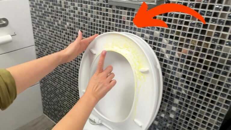 Dites adieu aux taches jaunes sur votre siège de toilette – la méthode facile !