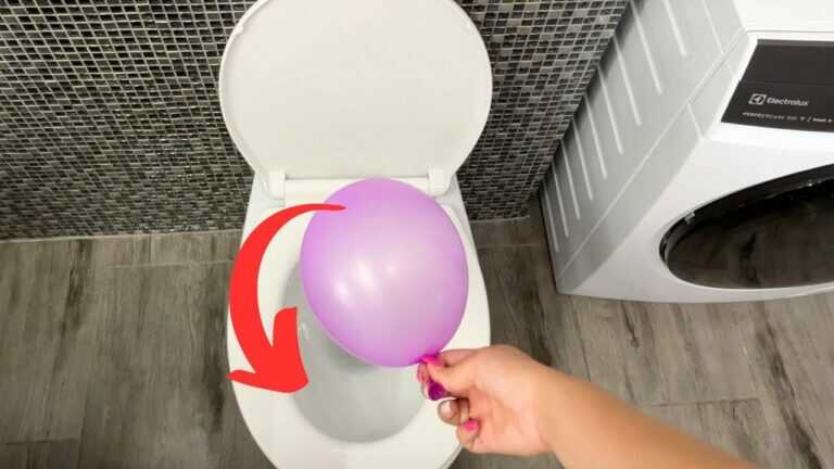 Mettez un ballon dans vos toilettes. Le résultat va vous choquer. Pas besoin de ventouse.