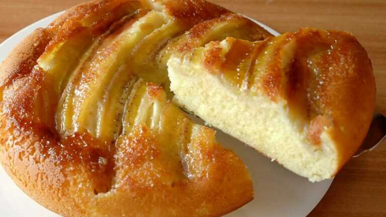 🍌 [Bez piekarnika] Ciasto bananowe z 1 jajka i 2 bananów – superprosty przepis z patelni!