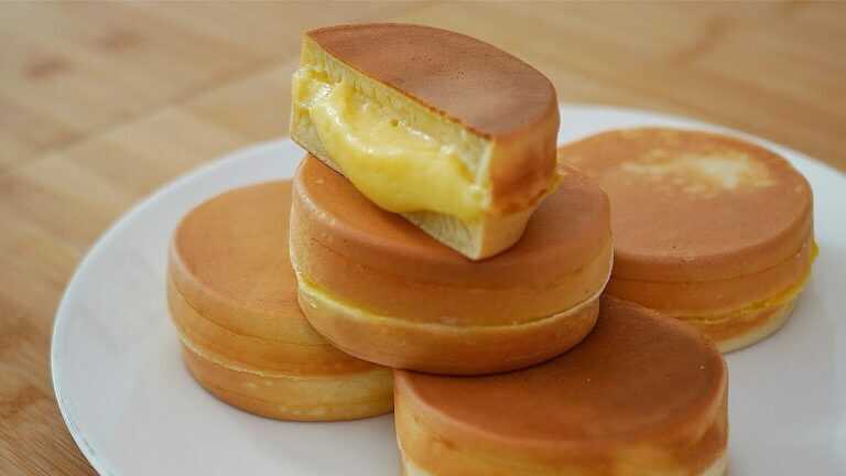 🥞 Bez piekarnika! Jak zrobić puszyste placuszki z kremem budyniowym