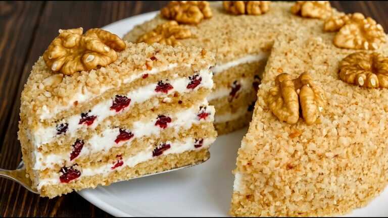 Carrots and oats! A healthy cake that requires no baking, flour or sugar!