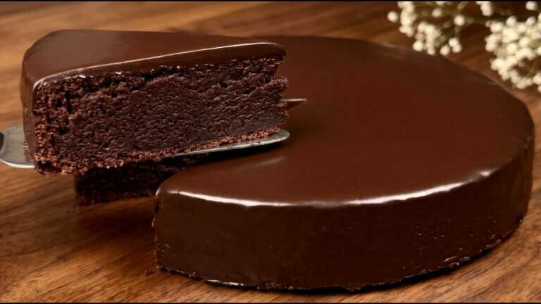 Torta d’avena e cioccolato, morbida e fondente, con ingredienti di tutti i giorni. Senza zucchero