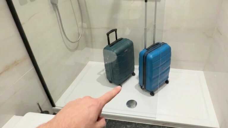 Lege deinen Koffer nach der Ankunft im Hotel niemals aufs Bett. Dieser Trick kann dich schützen