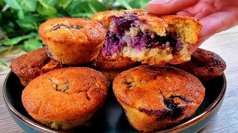 Płatki owsiane, jogurt i borówki! Wymieszaj wszystko, a dietetyczne muffiny są gotowe