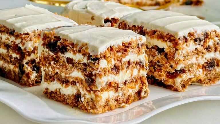 Torta di carote succosa senza farina, zucchero, burro e uova – con crema di ricotta