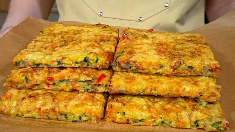 Zucchini-Meisterwerk, besser als Pizza! Einfach 2 Zucchini reiben und los geht’s