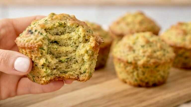 Proteinowe muffiny z cukinii z 4 składników – 32 g białka, 430 kcal