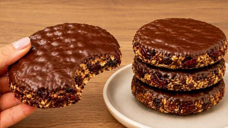 Haferkekse mit Kirschen, Mandeln und Schokolade – einfach und mit wenig Aufwand! 🍒🍪