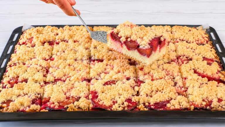 Deutscher Pflaumenkuchen von 1888 in 15 Minuten — ohne Mixer, zergeht auf der Zunge!