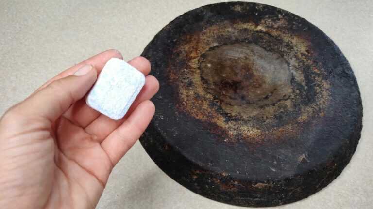 1 Tablet – and You’ll Forget About Grease and Carbon Residue in Your Pan!