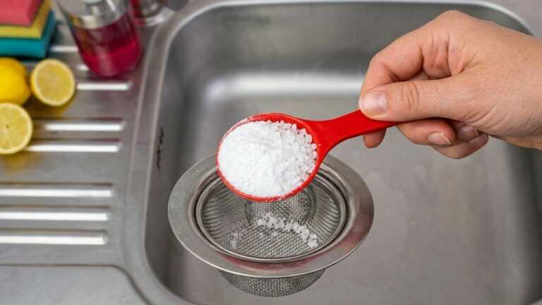 Put THIS in Your Sink Before Bed: The Drain Cleans Itself